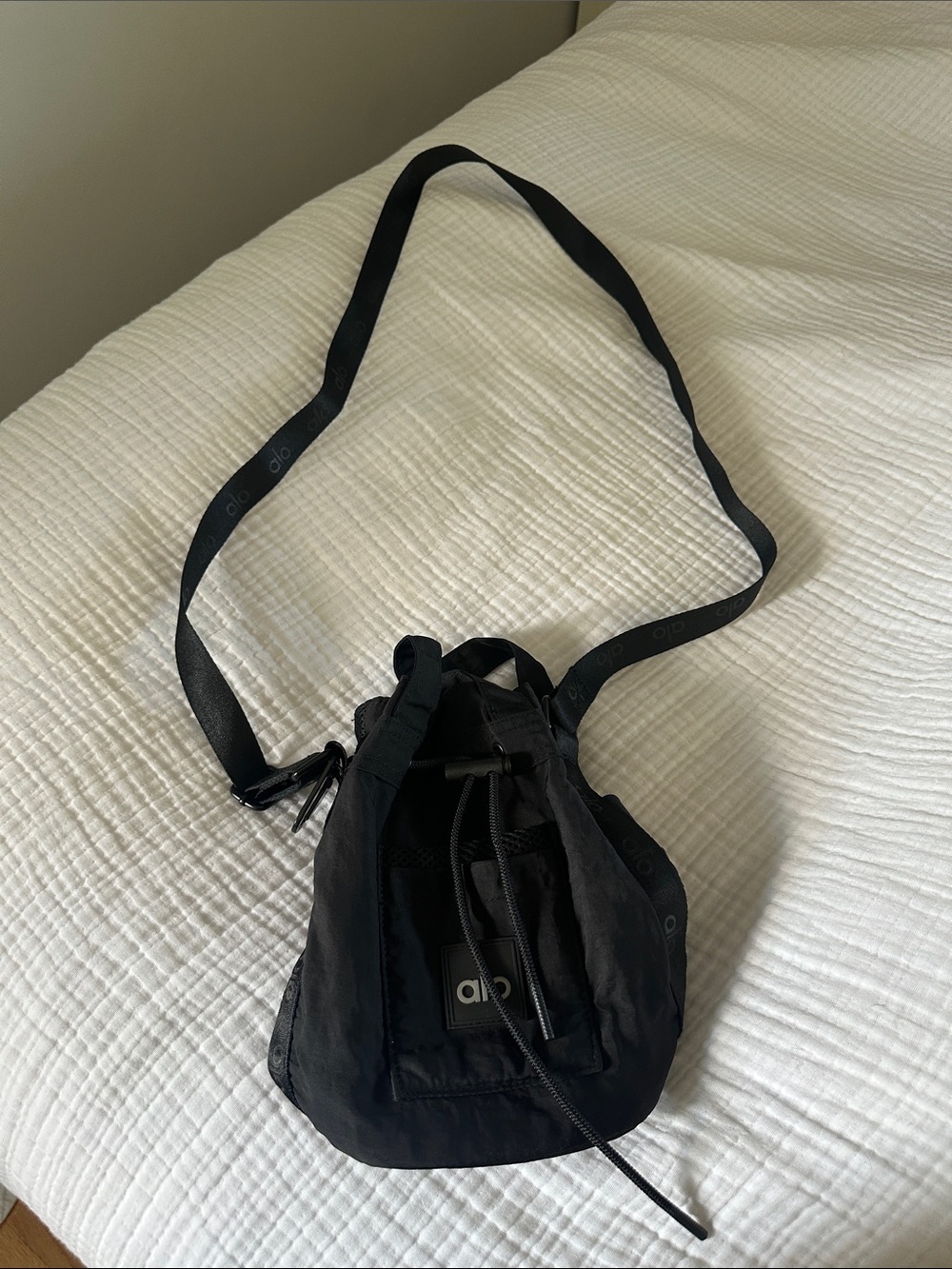 ALO Yoga Black Drawstring water bottle Crossbody Bag
